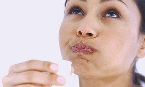 Volksheilmittel gegen Stomatitis sind Infusionen, Salben, Spülungen.